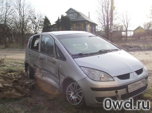 Битый автомобиль Mitsubishi Colt